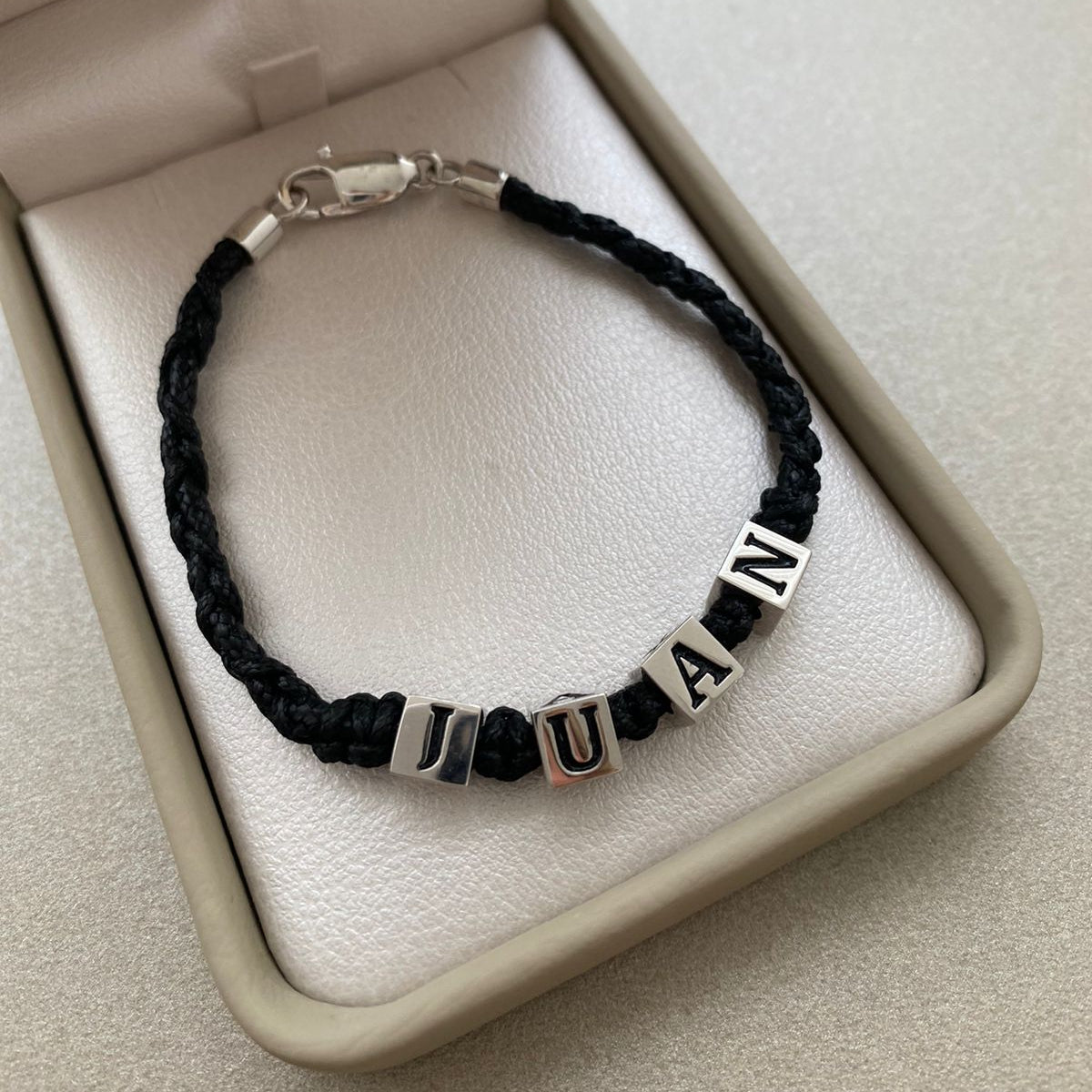 Pulso cubos letras personazalidas (POR FABRICACION) Oro blanco 18k 12 Gr / 16 Cm